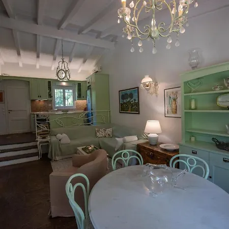 Villa Verde Sani Vilă *