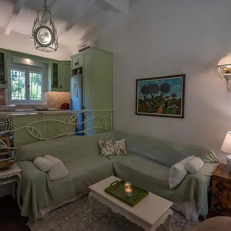 Villa Verde Sani Vilă *