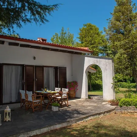 Villa Verde Sani Vilă